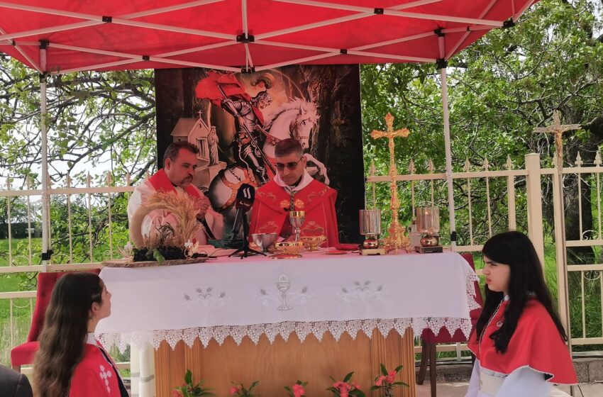  مار ازاد شابا يحتفل بالقداس الإلهي في قرية اينشكي بمناسبة تذكار مار كوركيس
